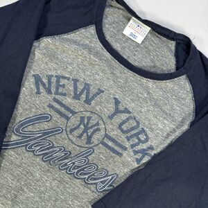 Campus Lifestyle MLB New York Yankees 3/4 Sleeve Raglan Baseball Shirt - Large